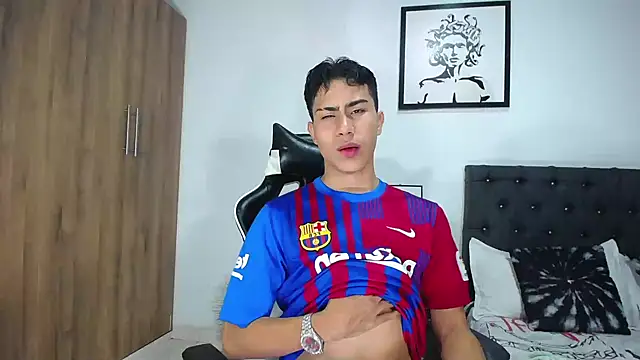 Snapshot of AlanNaughty chatting on October 16, 2025, 12:44 am AlanNaughty online show from October 16, 2025, 12:44 am