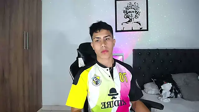 Snapshot of AlanNaughty chatting on October 30, 2025, 12:23 am AlanNaughty online show from October 30, 2025, 12:23 am