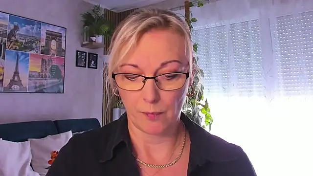 vanessa chat online show from September 9, 2025, 1:21 pm