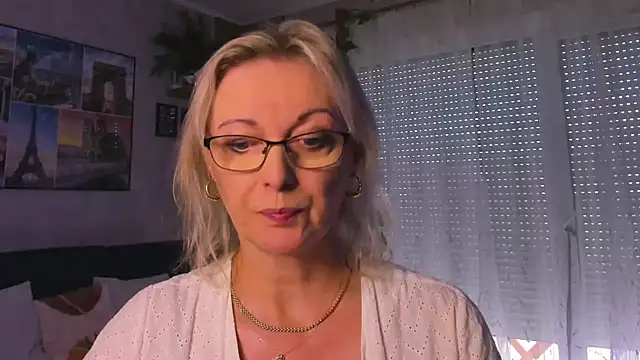 vanessa chat online show from September 17, 2025, 1:24 pm