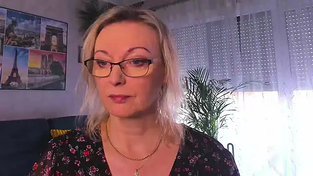 vanessa chat online show from March 8, 2026, 2:32 pm