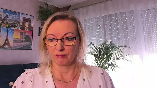 vanessa chat online show from April 8, 2026, 1:33 pm