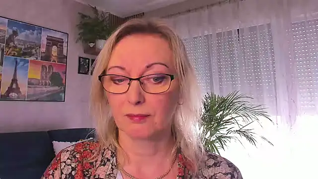 vanessa chat online show from April 12, 2026, 1:27 pm