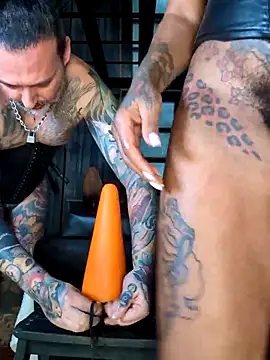 DarkDea online show from February 18, 2025, 9:42 pm