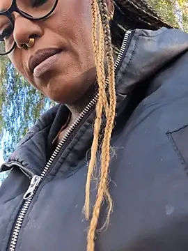 DarkDea online show from November 30, 2025, 1:37 pm