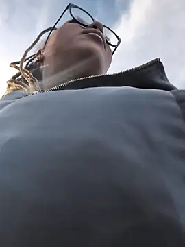 Snapshot of DarkDea chatting on December 5, 2025, 12:47 pm DarkDea online show from December 5, 2025, 12:47 pm