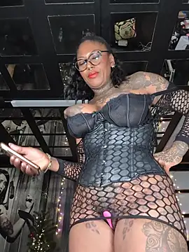 Snapshot of DarkDea chatting on January 6, 2026, 4:21 pm DarkDea online show from January 6, 2026, 4:21 pm