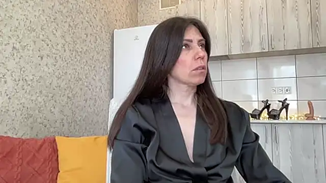 HotyWinter online show from April 28, 2026, 5:34 am