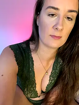 EllaMae online show from November 16, 2025, 2:22 pm