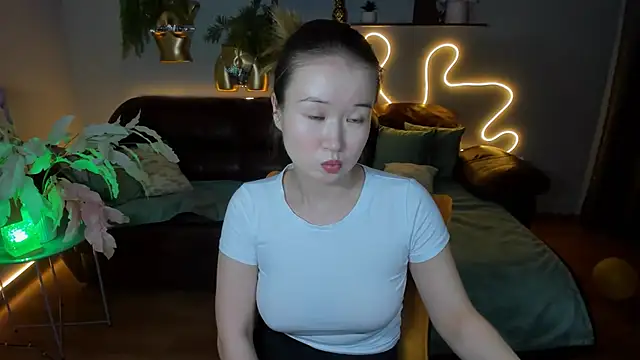 PollyOcean online show from December 19, 2024, 2:46 pm