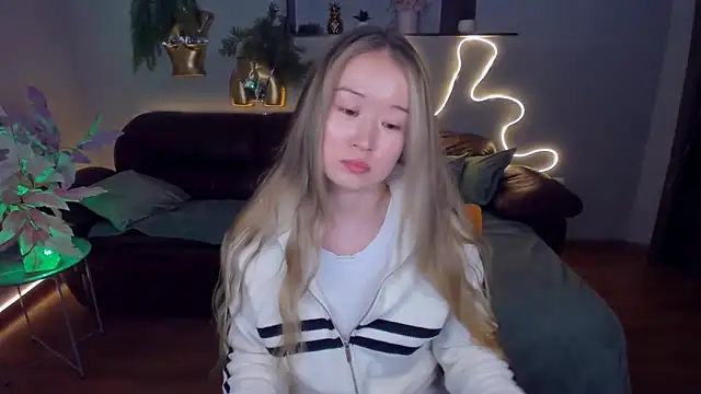 PollyOcean online show from March 5, 2025, 2:01 pm