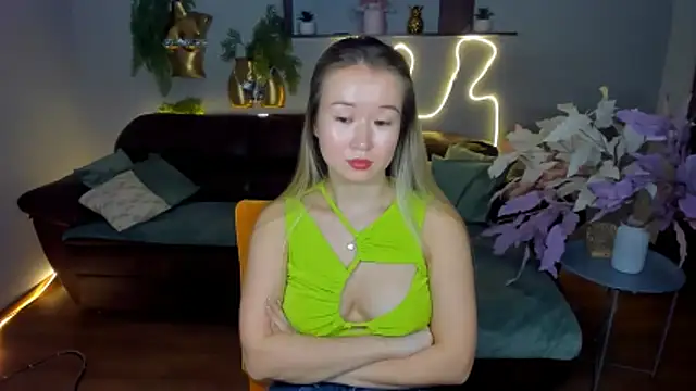 PollyOcean online show from December 4, 2025, 9:51 am