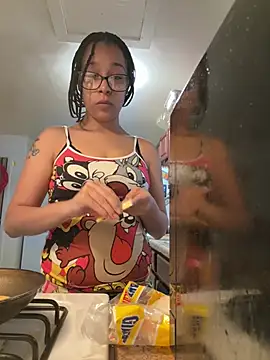 Snapshot of Alliejay chatting on May 5, 2026, 10:07 pm Alliejay online show from May 5, 2026, 10:07 pm