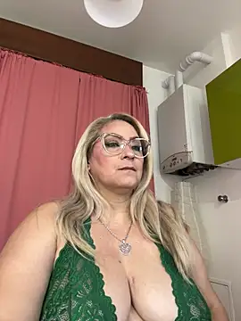 Snapshot of x_elena_x chatting on June 11, 2026, 8:45 am x elena x online show from June 11, 2026, 8:45 am