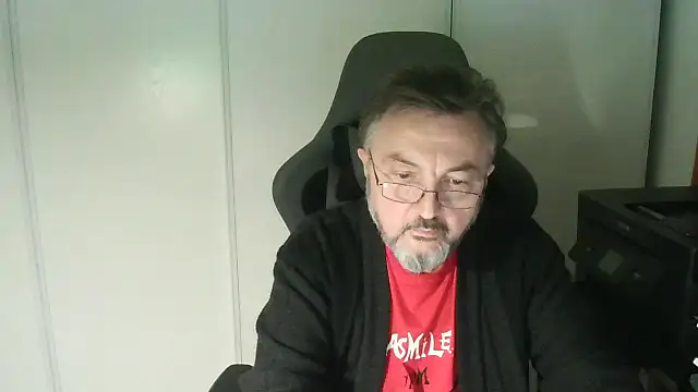 Snapshot of steb06 chatting on December 3, 2025, 4:38 pm steb06 online show from December 3, 2025, 4:38 pm