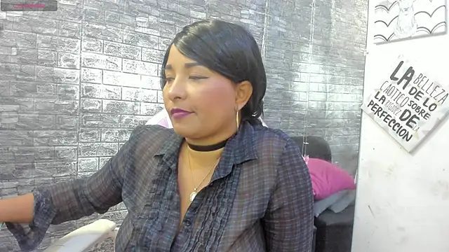 Snapshot of paola_ih chatting on June 6, 2026, 9:41 pm paola ih online show from June 6, 2026, 9:41 pm