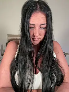 Snapshot of TiffanyRoxx chatting on February 24, 2025, 6:36 pm TiffanyRoxx online show from February 24, 2025, 6:36 pm