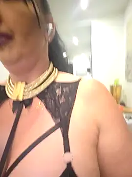 Snapshot of TiffanyRoxx chatting on February 9, 2026, 7:18 pm TiffanyRoxx online show from February 9, 2026, 7:18 pm