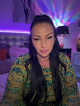 Snapshot of TiffanyRoxx chatting on February 10, 2026, 5:28 pm TiffanyRoxx online show from February 10, 2026, 5:28 pm