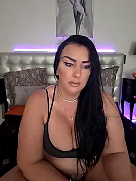 Snapshot of TiffanyRoxx chatting on February 13, 2026, 12:01 pm TiffanyRoxx online show from February 13, 2026, 12:01 pm