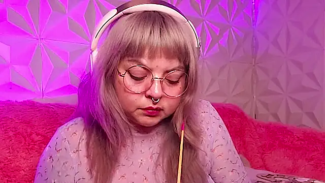 Satyn doll online show from November 17, 2025, 11:43 pm