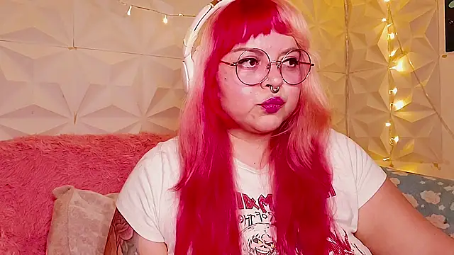 Snapshot of Satyn_doll chatting on July 7, 2026, 11:31 pm Satyn doll online show from July 7, 2026, 11:31 pm
