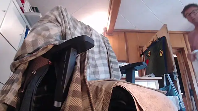 hausi07 online show from April 20, 2026, 6:16 am