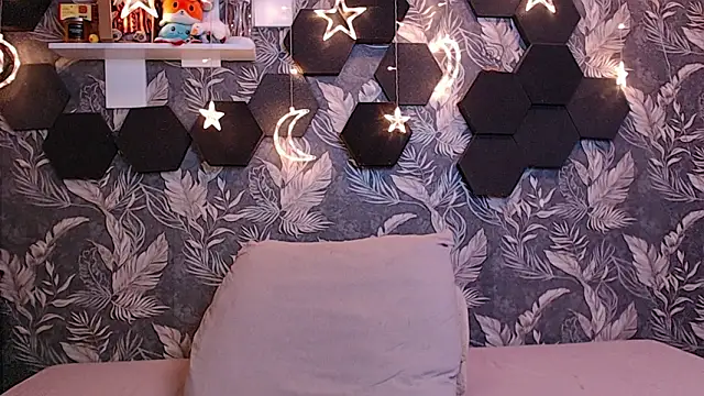 ChiooMia online show from March 13, 2026, 3:46 am