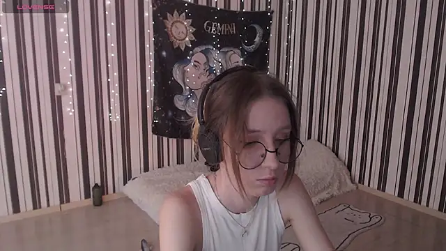 Snapshot of _Hanna_Moon_ chatting on September 19, 2025, 9:11 am Hanna Moon online show from September 19, 2025, 9:11 am