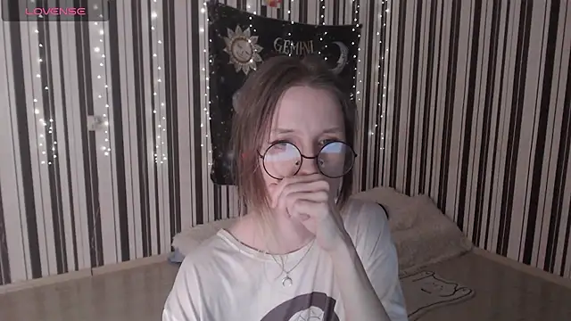 Snapshot of _Hanna_Moon_ chatting on October 15, 2025, 10:59 am Hanna Moon online show from October 15, 2025, 10:59 am