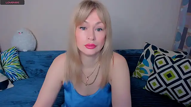 EllenMoore online show from April 21, 2026, 3:02 am