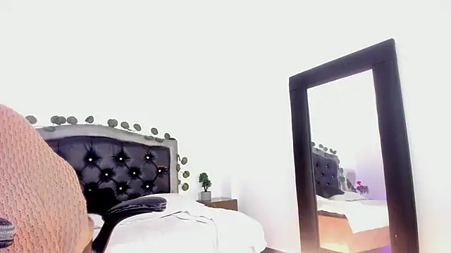 Ellie Alves online show from March 20, 2025, 6:42 pm