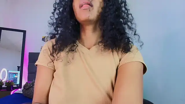 Ellie Alves online show from September 9, 2025, 12:48 pm