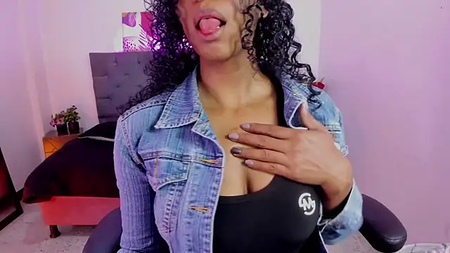 Ellie Alves online show from November 13, 2025, 1:21 pm