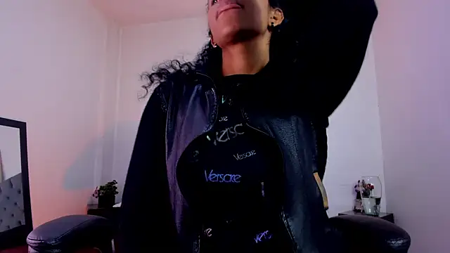 Ellie Alves online show from November 24, 2025, 2:28 pm