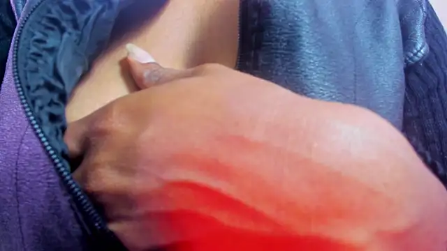 Ellie Alves online show from December 4, 2025, 4:27 pm