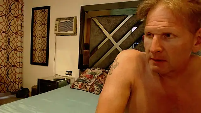 carlosbangsstar online show from December 14, 2024, 8:29 pm