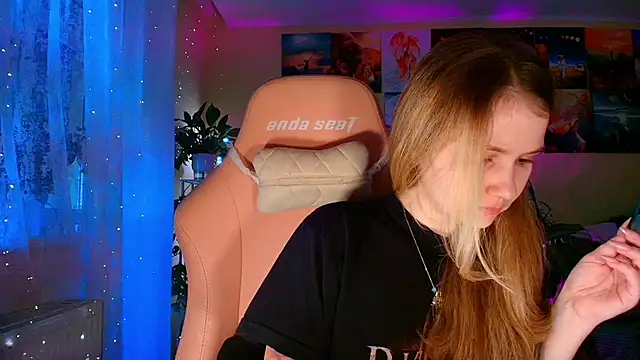 GoodWitch  online show from December 16, 2025, 7:35 am