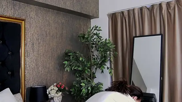 LisaCroft online show from March 21, 2025, 6:05 am