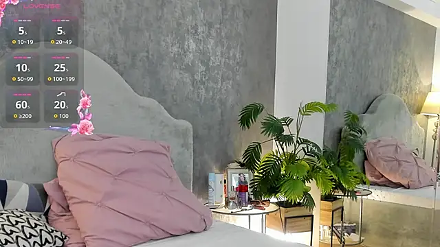 LisaCroft online show from April 19, 2026, 4:34 am