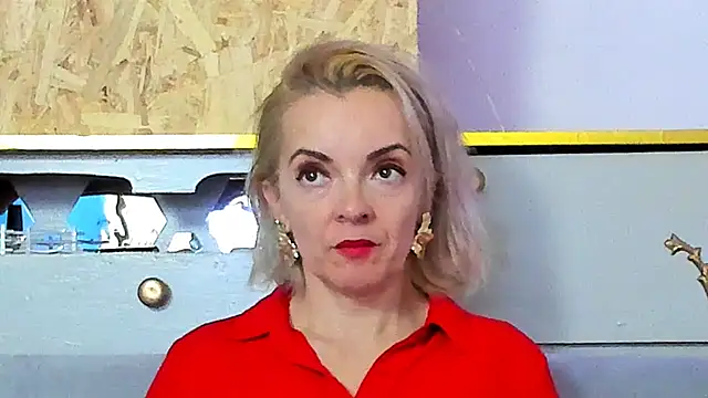 KateConner online show from November 14, 2025, 6:39 pm