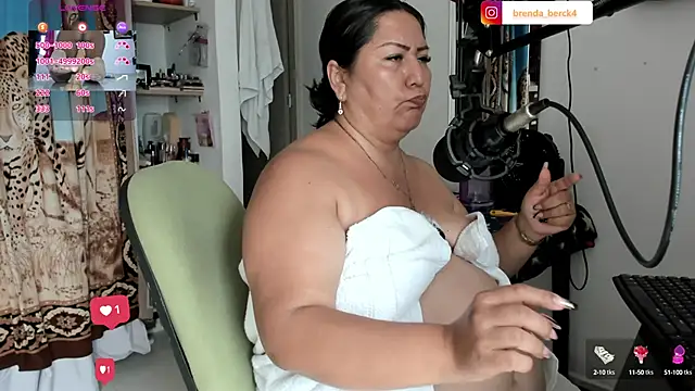 Snapshot of Brenda_Berck_ chatting on March 11, 2025, 6:52 pm Brenda Berck online show from March 11, 2025, 6:52 pm