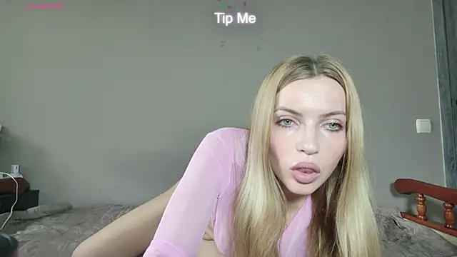 JuiliOnesunray online show from November 15, 2025, 6:33 am