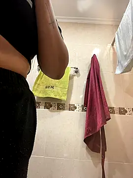 Fancyxlove online show from October 28, 2025, 12:41 pm