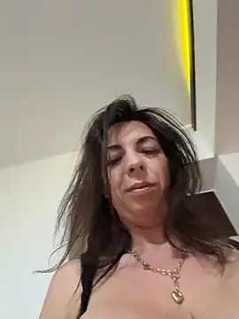 Snapshot of Almmaxxxx chatting on October 25, 2025, 3:14 am Almmaxxxx online show from October 25, 2025, 3:14 am