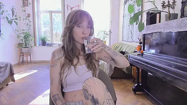 Miranda2 0 online show from October 10, 2025, 6:12 am