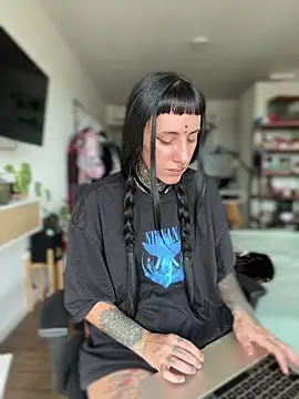 samisamsx online show from October 16, 2025, 4:19 pm