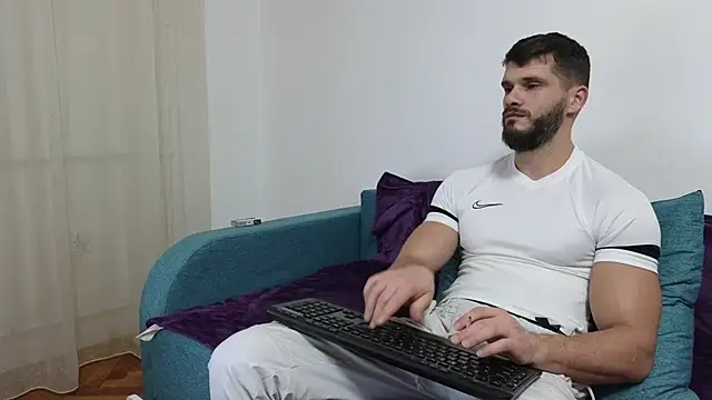 MauroTwin online show from December 18, 2024, 8:03 pm