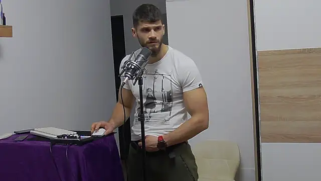 MauroTwin online show from February 3, 2025, 5:46 pm