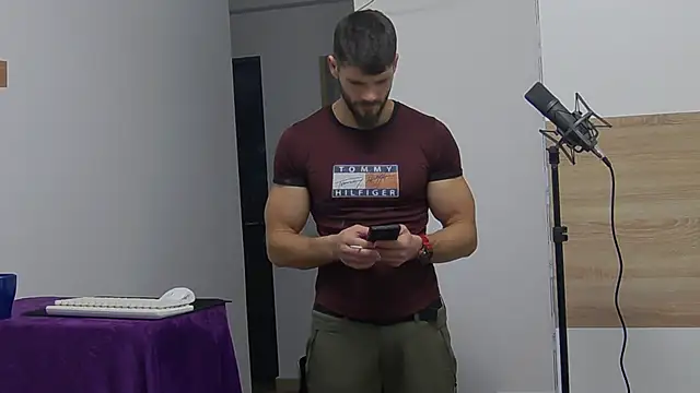 MauroTwin online show from February 5, 2025, 5:42 pm